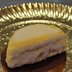Media-luna-de-yema---1981